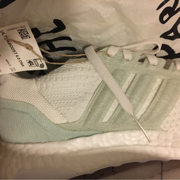 NEW IN BOX! Ultraboost DNA 6.0 x Parley Sneaker - Picture 3 of 10